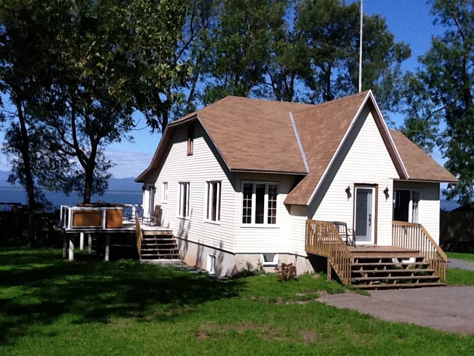 Waterfront Cottages for Rent in Quebec #10