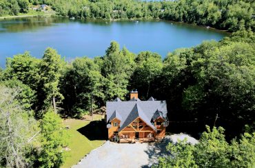 cottages for rent with Spa in Laurentians #00