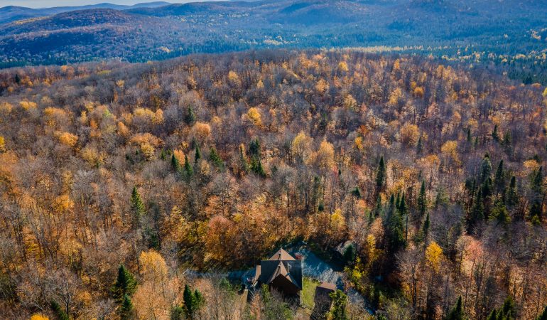 Cottages for rent for 10 people in Laurentians #00