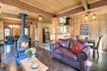 Cottages for rent with indoor fireplace in Quebec #00