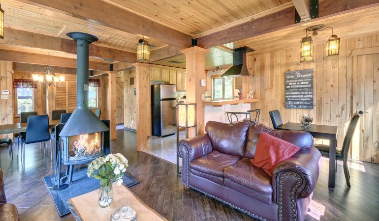 Cottages for rent with indoor fireplace in Quebec #00