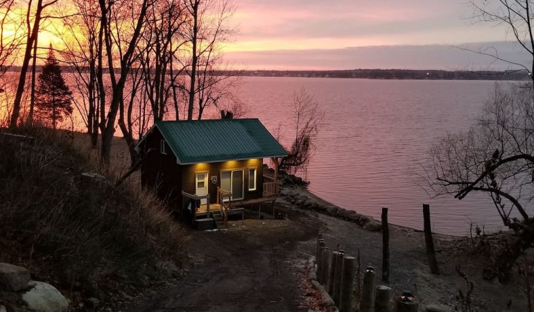 Waterfront cottages for rent for 4 people in Quebec #00
