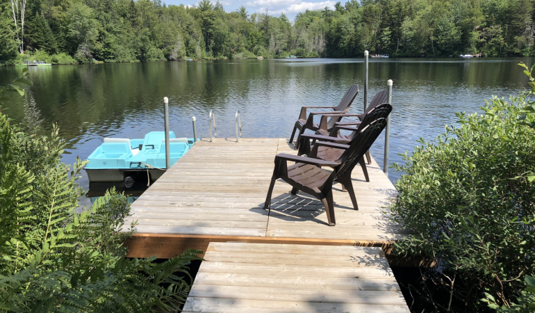 Waterfront cottages for rent with 4 bedrooms in Quebec #00