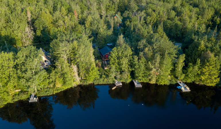 Waterfront cottages for rent in Eastern Townships #00