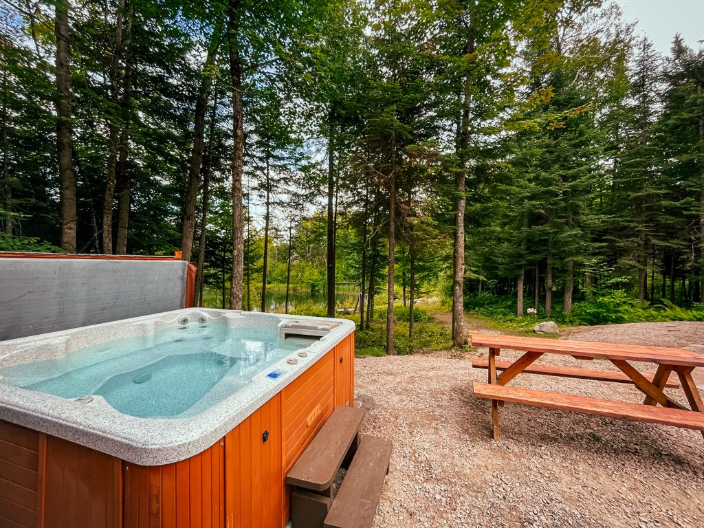 Cottages for rent with spa in Laurentians #6