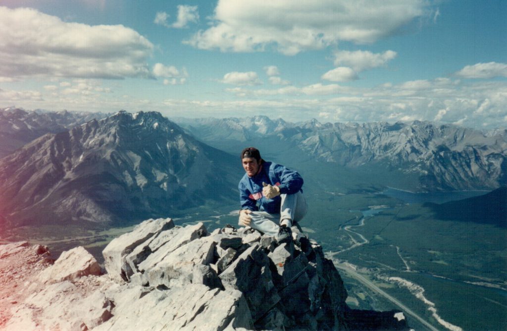 Dany Papineau en haut du mont Rundle à Banff
